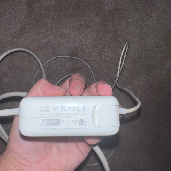 Apple 60W MagSafe Power Adapter - Picture 4 of 5